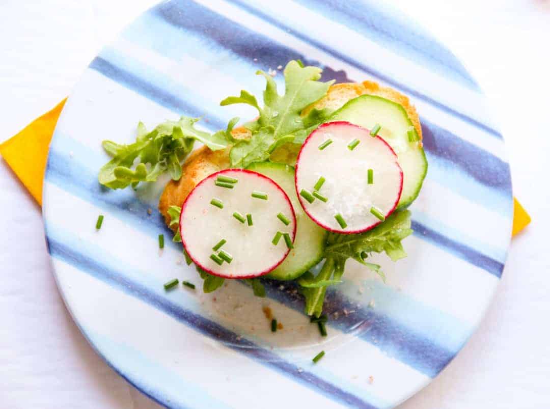 An hors d'oeuvres on a plate